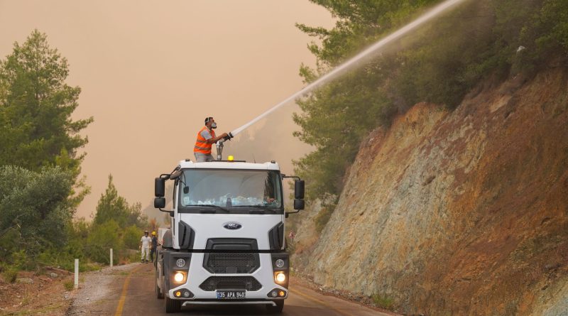 Çanakkale’de Ot Yangını: Ekiplerin Müdahalesiyle 1,5 Saatte Kontrol Altına Alındı