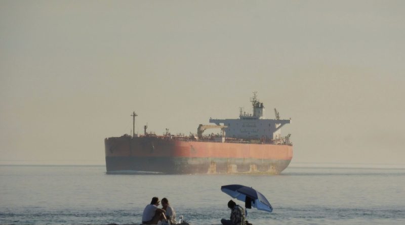 Kızıldeniz’de Gerilim Tırmanıyor: Husiler Suudi Arabistan’a Ait Petrol Tankerini Vurdu