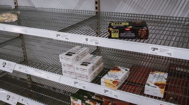 Mersin’de Market İçinde Çocuğa Darp Anları Güvenlik Kameralarına Yansıdı