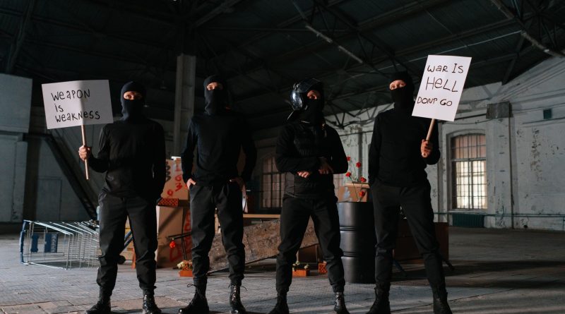 Batı Şeria’da Yerleşimci Saldırısı: 6 Yaralı ve Ateşe Verilen Evler