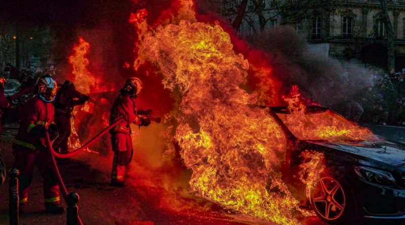 Ankara’da Lüks Spor Otomobil Seyir Halindeyken Alev Aldı
