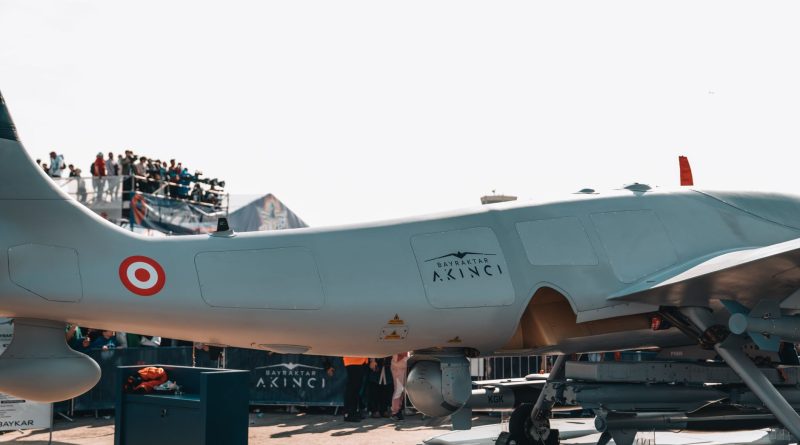Rus Askerleri ile Kamikaze Dronun Tehlikeli Karşılaşması Kamerada