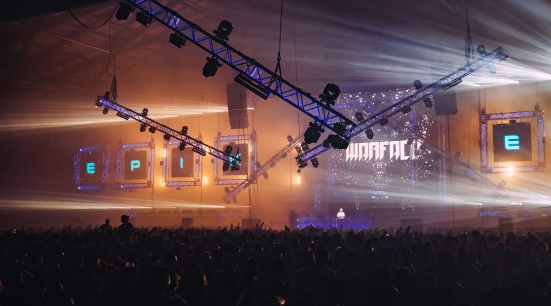 Manifest’in Bodrum Konserinde Güvenlik İhlali: Sahneye Atlayan Hayran Gerginliği