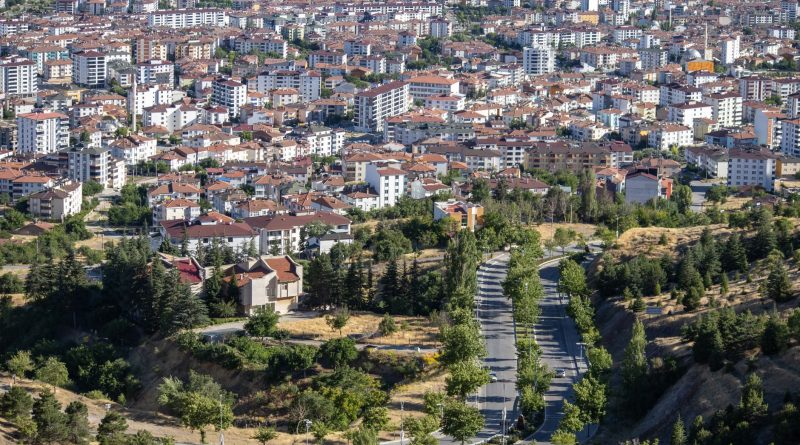 🔥 TREND: Türkiye’de ‘Uzak Şehir’ Aramaları Patladı: Sosyal Medyayı Sallayan Yeni Dizi Heyecanı