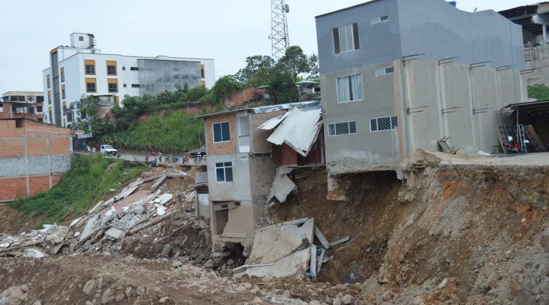 Kolombiya’da 7,4’lük Deprem Sonrası Belediye Başkanına Protesto