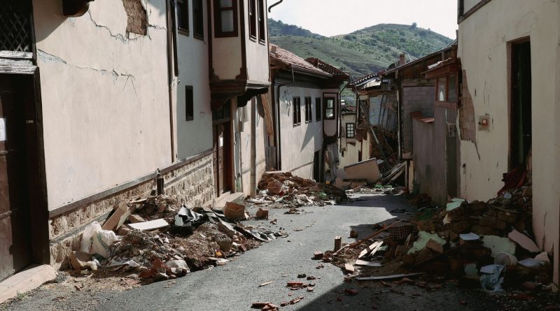 Endonezya’da 7,7 Büyüklüğündeki Deprem: Can Kaybı 38’e Yükseldi